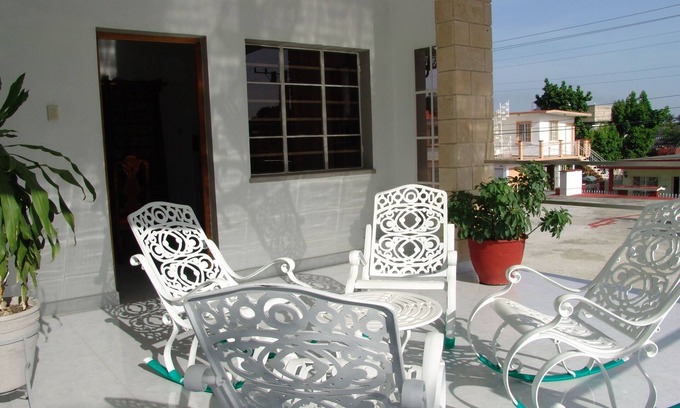Cienfuegos House | Hostal Alba y Roberto