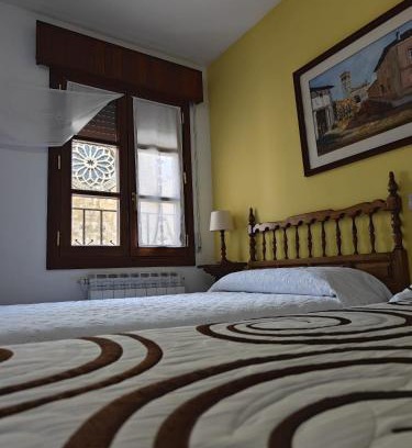 Villalcazar de Sirga House | Hostal las Cantigas