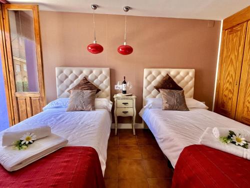 Villalba de la Sierra House | Hostal Nomadas by Gloove
