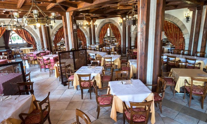 Sasamon House | Hostal Restaurante El Castillo