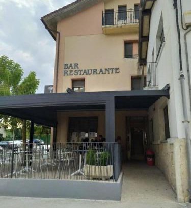 Zudaire House | Hostal Restaurante Ibaisek