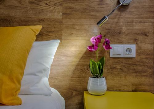 Verin House | Hostal-Restaurante LUGANO