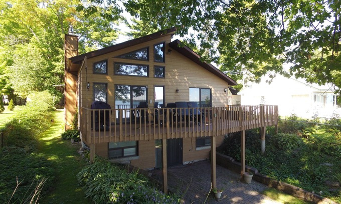 Cumberland Beach House | Hostaville is a Beautiful Waterfront Four Season Home in South Muskoka