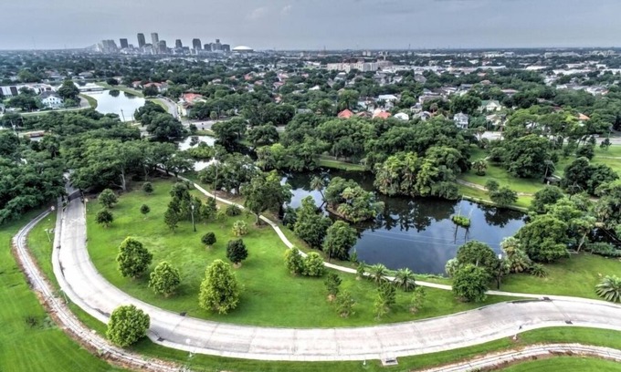 Central Business District Condo | Hosteeva | 2BR Condo in the Heart of NOLA & Blocks to Bourbon St