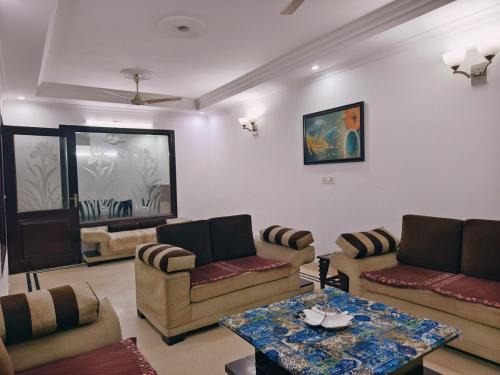 New Delhi Apartment | Hostmystay-3BHK in GK3 ! Mblck