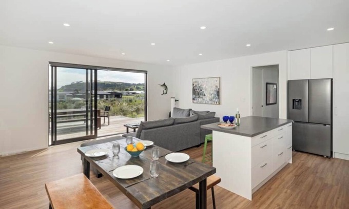 Cooks Beach House | Hosts on the Coast Leigh's Luxury Retreat