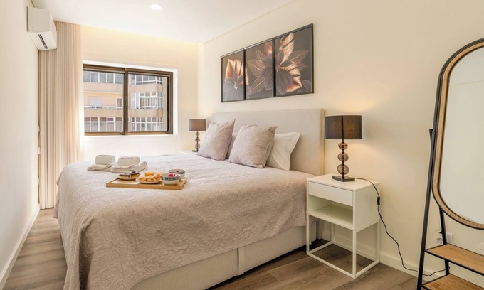 Ermesinde Apartment | HostWise - Spacious and Stylish Flat with Garage