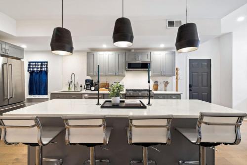 Central Northside Apartment | HostWise Stays - The Palo - No Stairs, Mexican War Streets, Family Friendly