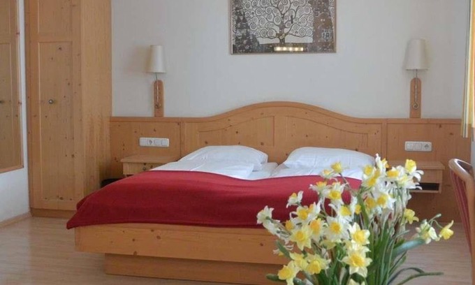 Elisabeth-Vorstadt Bed & Breakfast | HOT DEAL triple room non refundable rate - Adlerhof, Pension
