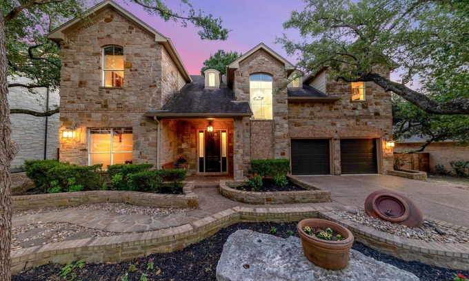 Austin House | Hot Outdoor 8-personSpa, 5-bedroom house, Green belt