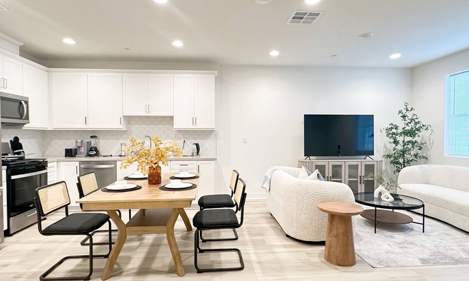 Ontario House | Hot pool comfort 3 bedroom and 3 bath Villa close to Ontario airport