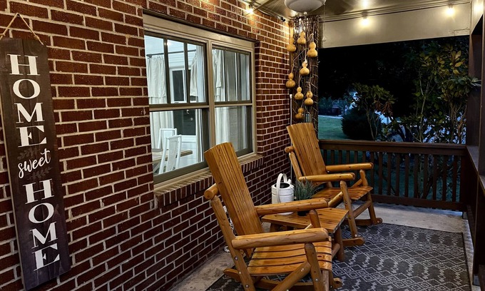 Clayton Cottage | Hot Specials, Close to everything! Guests love it!