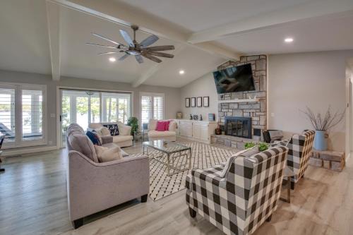 Hot Springs Village House | Hot Springs Village Lake House with Deck