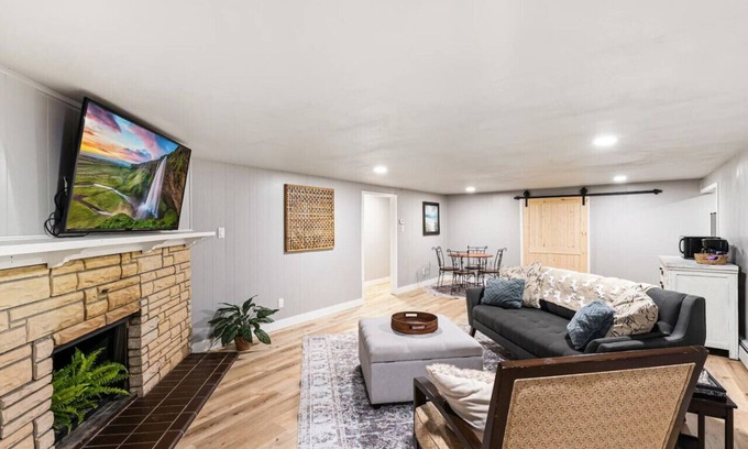Holbrook Park Apartment | Hot Tub! 10 Min to RED ROCKS + Downtown!