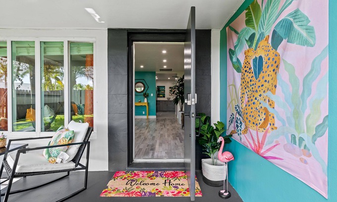 North Andrews Gardens House | HOT TUB! 10 mins from BEACHES - CITY -FUN!
