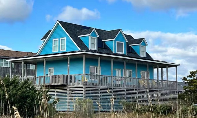 Hatteras House | Hot Tub/5 BR/4.5 Bath/Steps to the beach