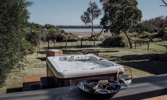 Coles Bay House | Hot tub and pet friendly!