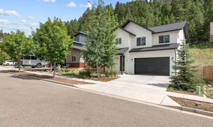 Durango House | Hot Tub/Air Conditioning/Close to Downtown/Pet Friendly