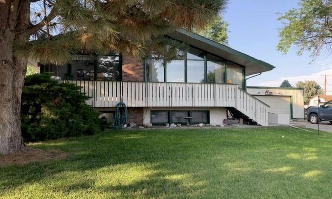 Ogallala House | HOT TUB! All bubbles no troubles!Lake McConaughy NE