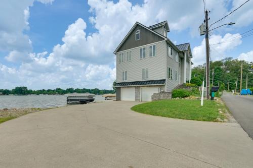 Hamilton House | Hot Tub and Dock Waterfront Lake Hamilton Home