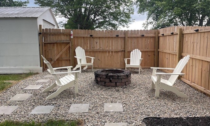 Cave City House | Hot Tub and Fire Pit near Mammoth Cave National Park- Pet Friendly