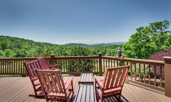 Vein Mountain House | Hot Tub and Game Room Spacious Nebo Cabin!