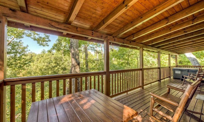 Black Bear Falls House | Hot Tub and Game Room Log Cabin 2 Mi to Ripleys!