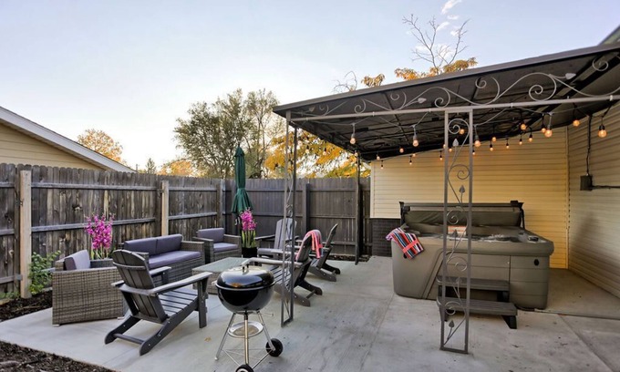 Lamar Heights Area House | Hot Tub and Games! Family Friendly