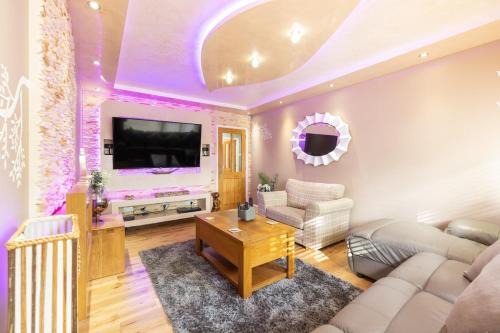 Acresford Apartment | Hot Tub and Garden Spacious Unique 3 Bed House