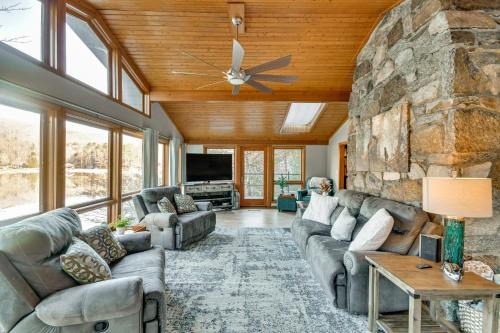 Lake Lure House | Hot Tub and Mtn Views! Rumbling Bald Resort Cabin
