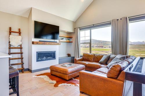 Grand Elk Ranch House | Hot Tub and Mtn Views Townhome in Granby!