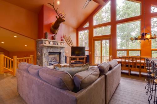 Warrior's Mark West House | Hot Tub and Ski Shuttle Rustic Breckenridge Retreat