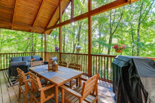 North Fork Township House | Hot Tub and Views Natures Hideaway in Zionville
