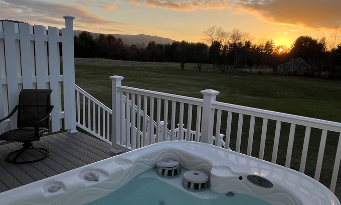 Plymouth Apartment | Hot Tub At Sunset View Farm (2 adults and 3 kids)