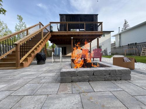 Innisfil House | Hot Tub BANYA Sauna True Cottage experience