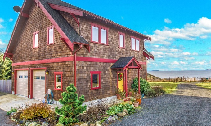 Friday Harbor House | Hot Tub! Beautiful Water View Home! (WVP)