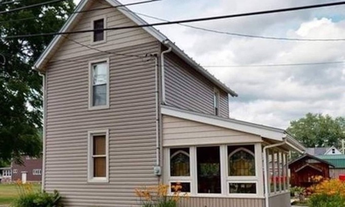 Confluence House | Hot Tub! Book Now for Spring and Summer!