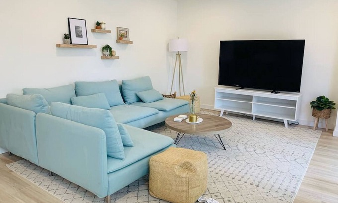 Stetson Hills Apartment | HOT TUB☀️Brand New Basement Apartment, Private Entrance!