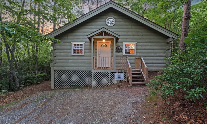 Sautee Nacoochee Cabin | Hot Tub Cabin – Near Helen, Tubing, & Trails