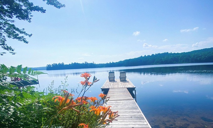 Baysville Cottage | Hot Tub, Canoe, FirePit&Fireplace, WiFi, Dog Friendly, 5 Mins to Baysville