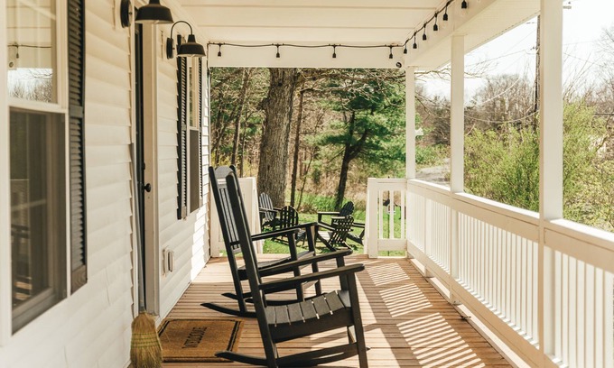 Catskill Cottage | Hot Tub & Catskill Hiking, 15min from Hudson & Amtrak