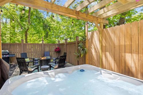 Ithaca House | Hot Tub! Close to Cornell, Ithaca College, Commons!