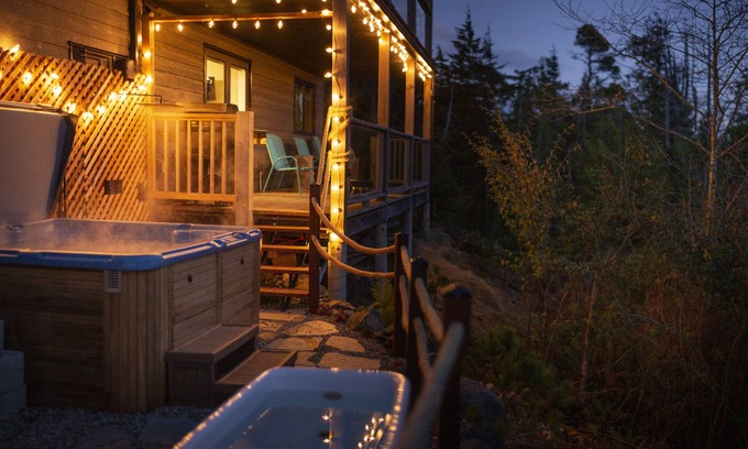 Ucluelet House | Hot Tub/Cold Dip, Bonfire, EV Charger - 2 BR Suite