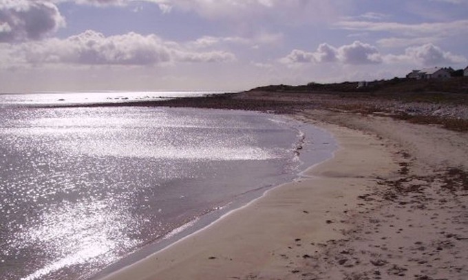 Galway Cottage | Hot Tub Cottage near Sea and Golf with Table Tennis, Badminton.