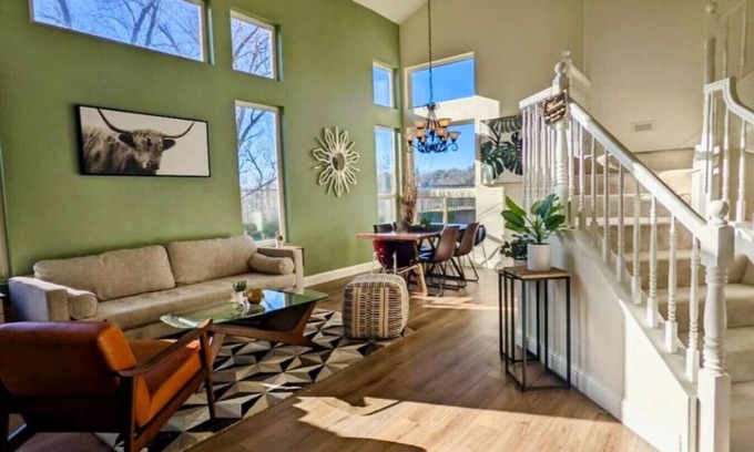 Roseville House | *Hot Tub*Cul-de-Sac*1st Flr Bedroom*Garage Parking