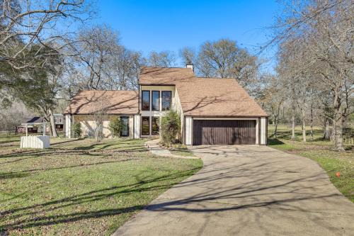 Brookshire House | Hot Tub, Deck and Grill Brookshire Gem Near Venues