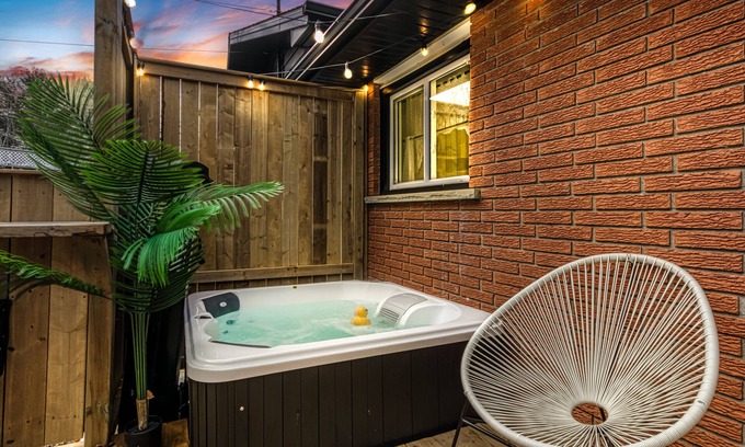 Sudbury House | Hot Tub Delight, King Beds & Unforgettable Moments