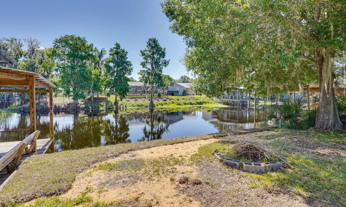 Fedhaven House | Hot Tub + Dock Access: Lake Hatchineha Getaway!