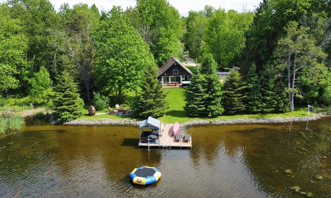 Kemptville Cottage | Hot Tub | Dock | Swimming | Close To Ottawa