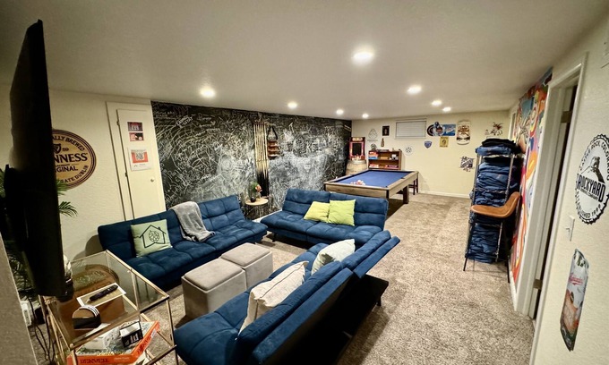 South Westminster House | Hot Tub, Entertainers Lounge, 6 bedrooms - Denver's Beer Inspired BnB